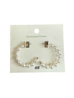 H&M Conscious Choice Faux Pearl Hoop Earrings 1.5in Gold Tone NWT Baroque Style